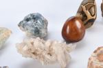 MINERAUX (lot de) dont quartz, améthyste, pierres, fossiles