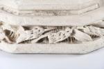 CHAPITEAU en pierre calcaire sculpté, décor de pampres. XV-XVIème siècle