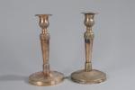 BOUGEOIRS (paire de) ; on y joint une timbale, une...