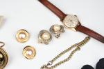 LOT de bijoux fantaisies dont une montre en métal doré,...