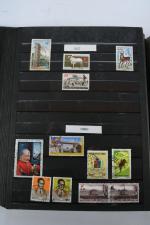 2 gros albums de timbres oblitérés France et Monde