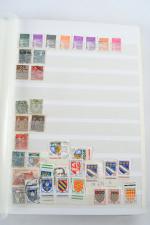 * Classeur vert timbres France dont pages complètes de neufs