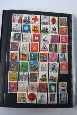* Classeur vert timbres France dont pages complètes de neufs