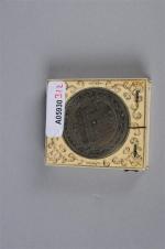 CADRAN DYPTIQUE en ivoire gravé à cercles tournants en argent...