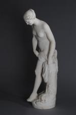 STATUE en marbre blanc d'une baigneuse. 19ème siècle d'après Falconnet...