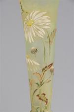 GALLE Emile (1846-1904). Vase cornet à bulbe et bord dentelé...