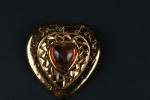 YVES SAINT LAURENT - Broche-pendentif en forme de coeur en...