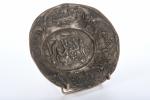 PLAT (petit) creux ovale en argent 800 millièmes, décor repoussé...