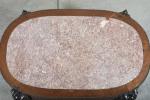 TABLE (importante) ovale en bois de fer "Hong mu", traverse...