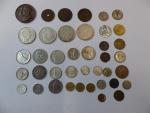 LOT de diverses monnaies usagées dans un porte-monnaie bleu