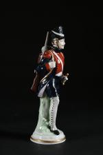 FIGURINES (six) - Soldats du Premier Empire en porcelaine émaillée...