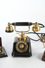 TELEPHONES (lot de 3) anciens deux circa 1920 et un...
