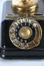TELEPHONES (lot de 3) anciens deux circa 1920 et un...