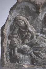PANNEAU en pierre calcaire sculpté à décor d'une scène de...