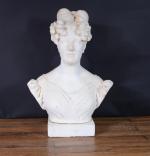 ECOLE FRANCAISE vers 1830. "Buste de femme" sujet en marbre...