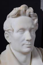 ECOLE FRANCAISE vers 1830. "Buste d'homme", sujet en marbre blanc....