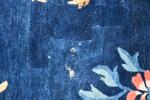 CHINE. Tapis en laine à décor fleuri sur fond bleu,...