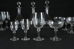 SERVICE (partie de) de verres en cristal taillé comprenant dix...