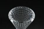 BACCARAT. Vase modèle "EYE" en cristal taillé de forme cornet...