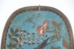 JAPON XIXème, Plaque en émail cloisonné à décor d'un oiseau....