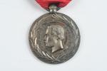 Madagascar Médaille de Radama II. Argent, ruban rouge, à raies...