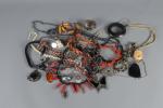 BIJOUX (lot de) de créateurs comprenant colliers, pendentifs, bracelets.. etc....