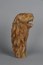 PROTOME de lion en bois sculpté. Flandres, 17ème siècle. H....