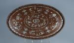 INDOCHINE, vers 1900 - PLATEAU ovale en bois exotique à...