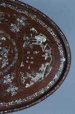 INDOCHINE, vers 1900 - PLATEAU ovale en bois exotique à...