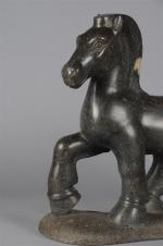 SCARPA, Riccardo (Venise 1905 - Paris, 1999) 
« Cheval nain »
Granit noir,...