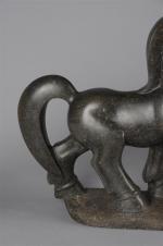 SCARPA, Riccardo (Venise 1905 - Paris, 1999) 
« Cheval nain »
Granit noir,...