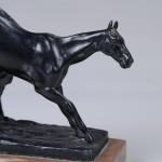 Gaston d'ILLIERS (1876-1932). "Cheval sautant la haie" 1928, bronze à...