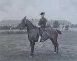 PHOTO d'un capitaine d'artillerie à cheval. 24 x 30 cm