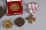 LOT de médailles dont médaille en bronze "profil de Napoléon...