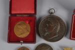 LOT de médailles dont médaille en bronze "profil de Napoléon...