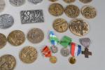 MEDAILLES (lot de 33) bronze et bronze argenté, thématiques différentes....