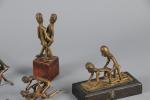 CURIOSA - LOT de 19 petits sujets érotiques en bronze...