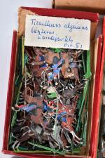 FIGURINES PLAT d'ETAIN (important lot) comprenant des soldats des armées...