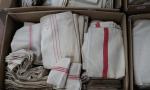 LINGE (lot de 6 cartons) comprenant torchons, serviettes, nappes et...