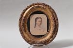 PORTRAIT de jeune fille dans un cadre ovale, vers 1800....