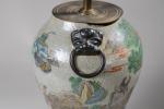 SATZUMA (vers 1900). Vase en porcelaine craquelée à décor de...