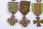 FRANCE Lot de 5 décorations, dont Palmes académiques, Croix de...