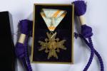JAPON Ordre du Trésor sacré. Croix d'Officier. Vermeil, émail, ruban...