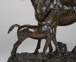 Christophe FRATIN (1801-1864)
"Jument et son poulain", Bronze à patine brune...