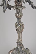 CANDELABRES (paire de) en bronze argenté à trois bras de...