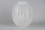 LALIQUE René (1860-1945)Vase "Biskra", épreuve de tirage industriel réalisé en...