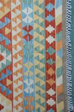 INDO KILIM. Inde. Tapis laine, chaînes coton, motif de patchwork....