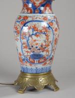 JAPON fin du 19ème siècle. VASE en porcelaine à décor...