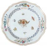 CHINE, Cie des Indes, vers 1760.
PLAT circulaire en porcelaine à...