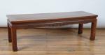 CHINE, 18ème -19ème siècle. TABLE BASSE rectangulaire en bois de...